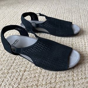 Earth Linden Laveen Women's Sandals Black Size 8.5M